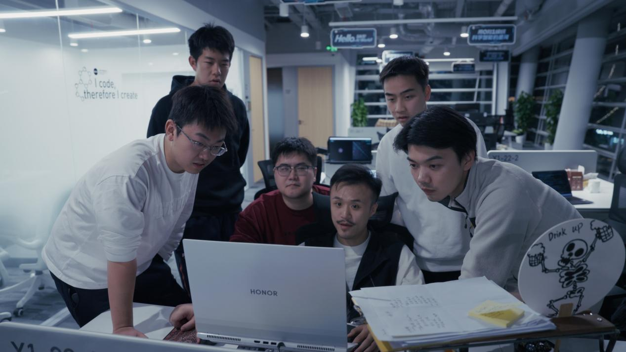 中国AI回答牛顿300年之问，破解数学之吻难题，打开高维几何新视野