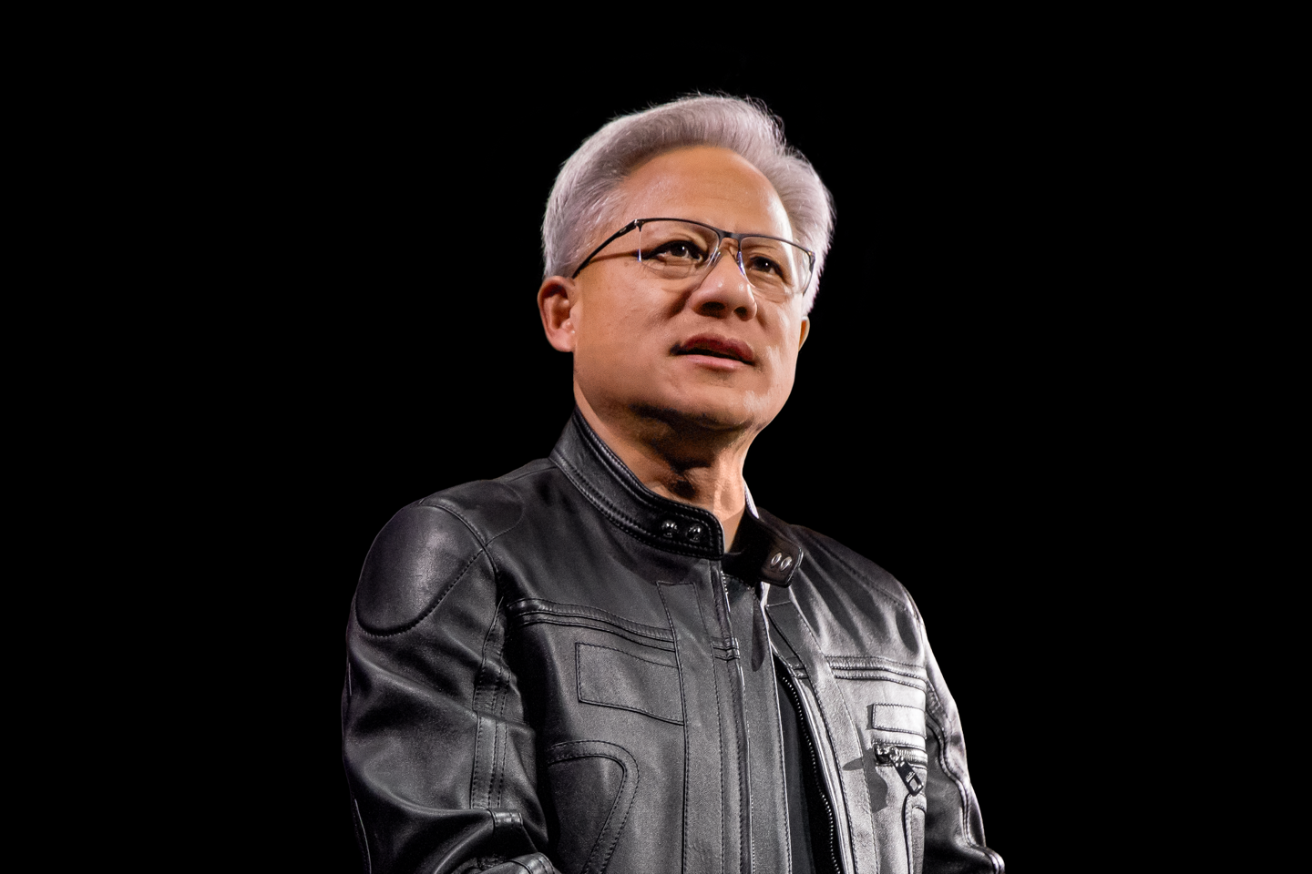 暴增73%，英伟达上个财季再创记录，营收681亿美元远超行业预测