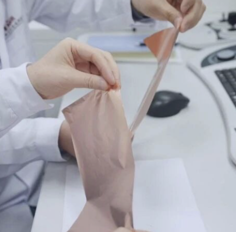 中国科学家造出三项全能铜箔，破解行业难题，手机电池芯片都将受益